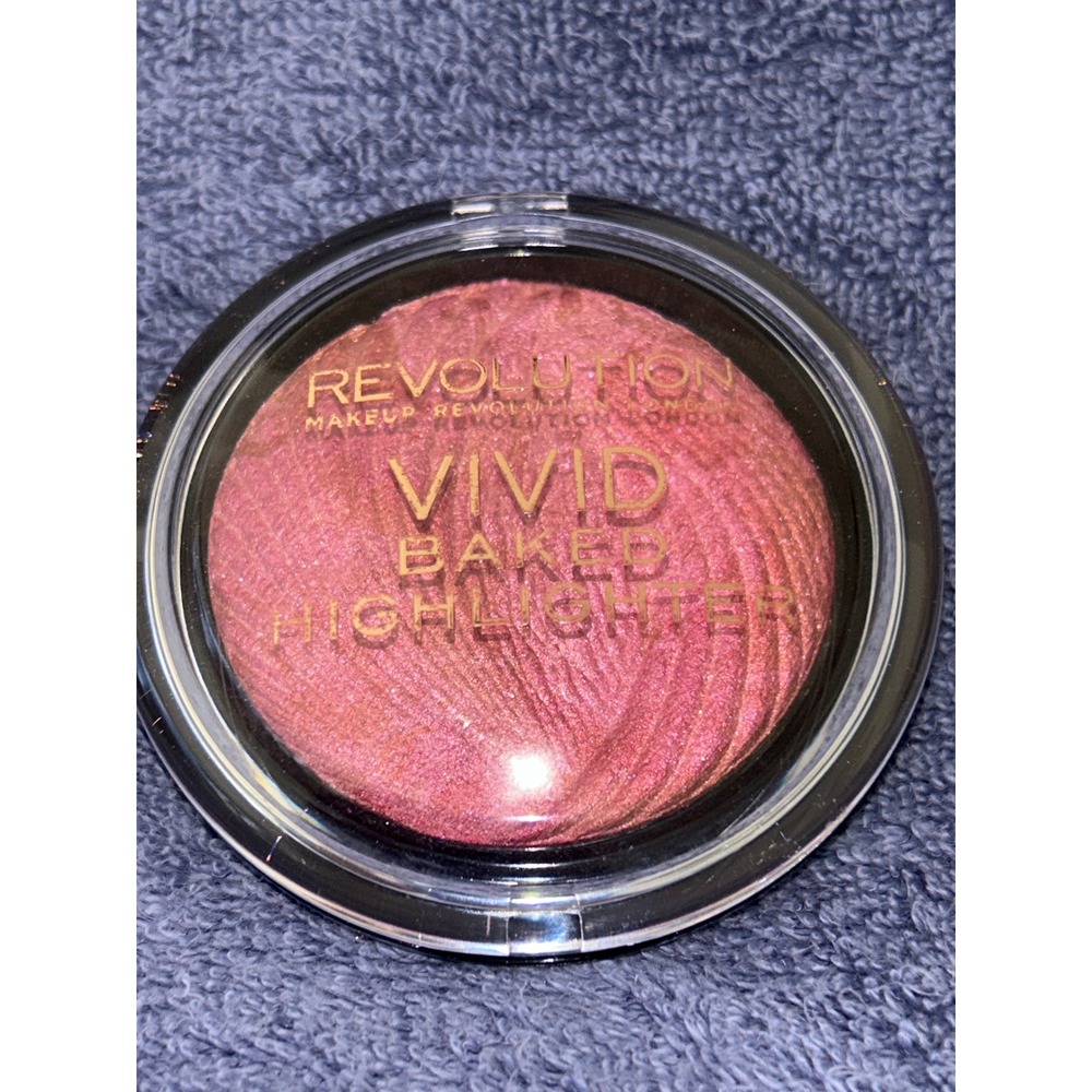 Revolution Vivid Baked Highlighter Rose Gold Lights Makeup Face